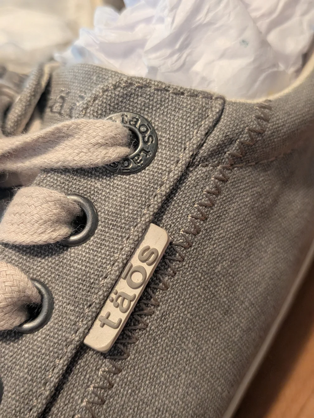 Taos Footwear Gray Canvas Low-Top Sneakers with Cream Laces 7W - Picture 6 of 10